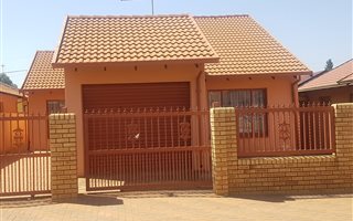 3 Bedroom House in Protea North