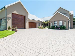 4 Bed House in Kingswood Golf Estate
