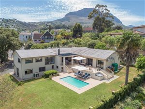 5 Bed House in Parel Vallei
