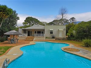 5 Bedroom House in Constantia Upper