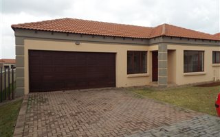 3 Bedroom Townhouse in Jackaroo Park