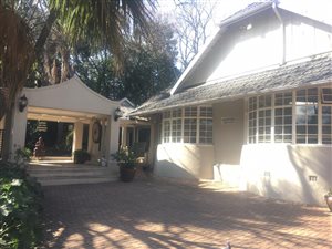 700 m² Commercial space in Saxonwold