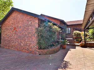 4 Bed House in Pierre van Ryneveld