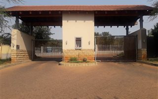 2 Bedroom Apartment in Carlswald North Estate
