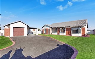3 Bedroom House in Azaadville Gardens