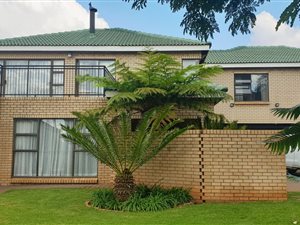 5 Bed House in Centurion Golf Estate