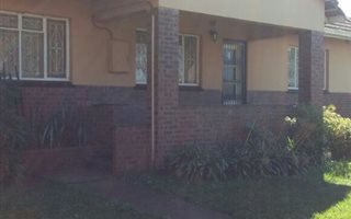 3 Bedroom House in Manor