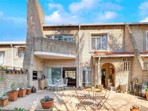 3 Bed Duplex in Victory Park