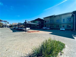 100 m² Commercial space in Die Wilgers