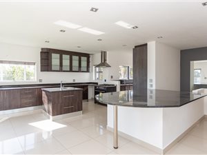 6 Bed House in Welgelegen