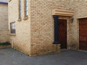 3 Bed Townhouse in Flora Gardens