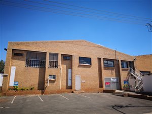 1200 m² Commercial space in Monavoni