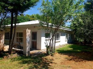 3 Bed House in Estoire