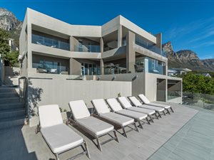 8 Bed House in Bakoven