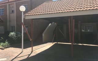 2 Bedroom Apartment in Zwartkop