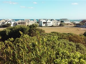 794 m² Land available in Stilbaai