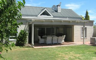4 Bedroom House in Voelklip