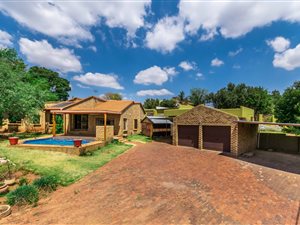 5 Bed House in Roodekrans