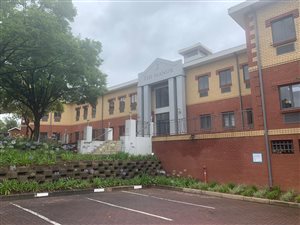 355 m² Commercial space in Paulshof