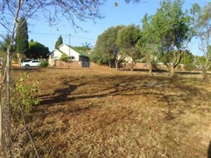 1.6 ha Land available in Die Hoewes
