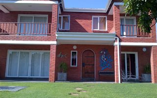 5 Bedroom House in Kenton-on-Sea