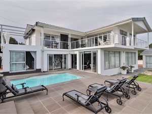 5 Bed House in Sandbaai