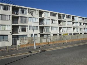 2 Bed Apartment in Wynberg