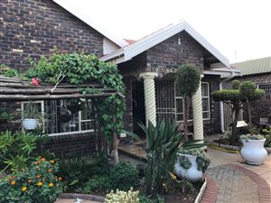 3 Bed House in Roylglen Gardens