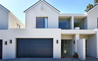 3 Bedroom Townhouse in Constantia