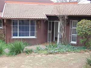 3 Bed House in Lombardy East