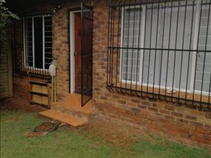 2 Bed Townhouse in Highveld