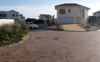 576 m² Land available in Meerenbosch