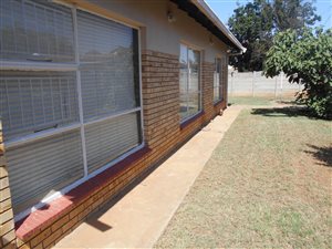 3 Bed House in Lourenspark