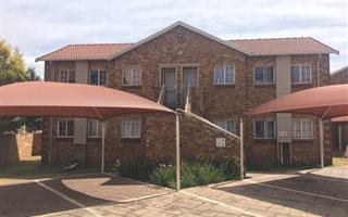1.5 Bedroom House in Die Hoewes