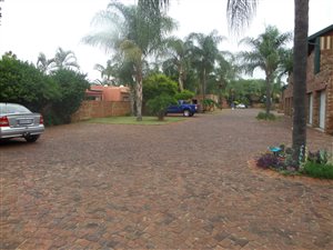 2 Bed Townhouse in Doornpoort and surrounds