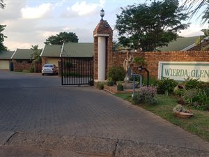 2 Bed Townhouse in Rooihuiskraal North