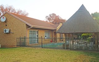 3 Bedroom House in Universitas