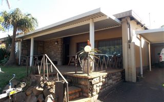 4 Bedroom House in Grosvenor