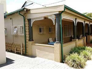 11 Bed House in Sunnyside