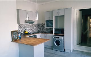 1 Bedroom Apartment in Somerset West Central