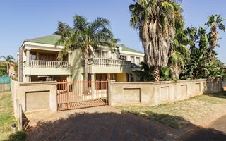 5 Bedroom House in Chantelle