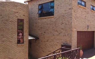 3 Bedroom House in Protea Ridge