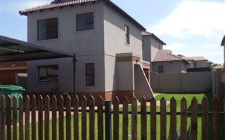 2 Bedroom Duplex in Albertsdal