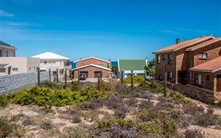 400 m² Land available in Lamberts Bay