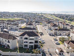 2 Bed Apartment in Vredekloof East