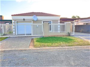 3 Bed House in Mandela View