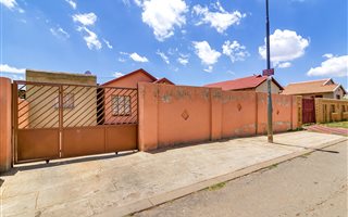 2 Bedroom House in Dobsonville