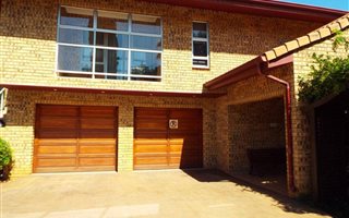 5 Bedroom House in Centurion Golf Estate