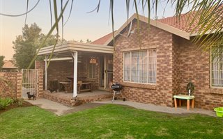3 Bedroom Townhouse in Equestria