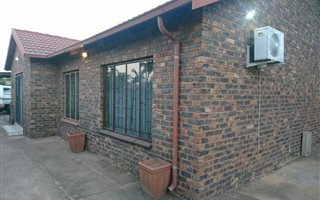 3 Bedroom House in Daspoort